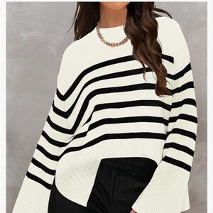 NWT- Zesica Turtleneck Long Sleeve Strip Ribbed Knit Oversized Sweater S/M.